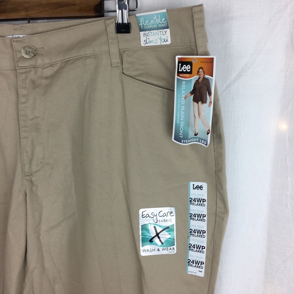 🌟NWT🌟 Lee Relaxed Fit Khaki’s Size 24W Petite